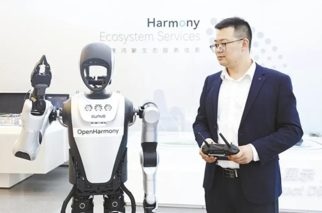 速看！国内首款，鸿蒙人形机器人 “夸父” 正式亮相！ 